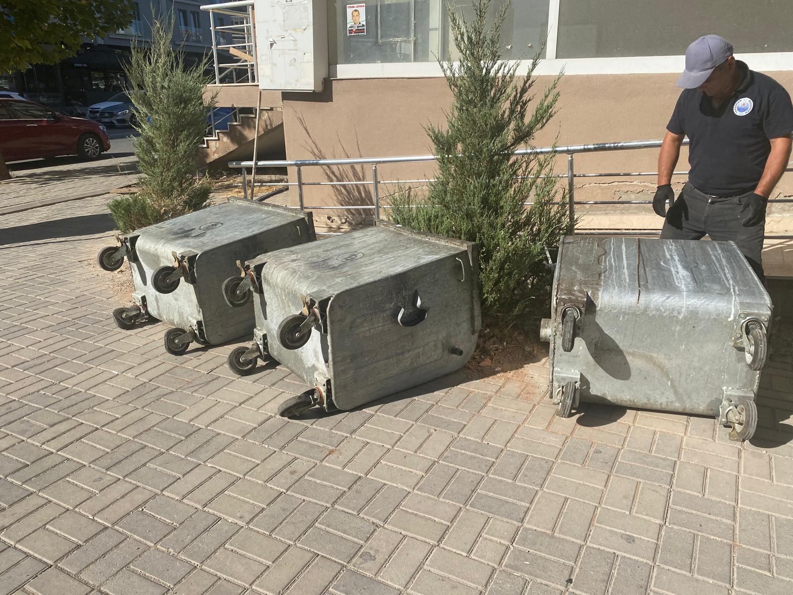 yenilenen-cop-konteynerlerimiz-yerlerini-almaya-devam-ediyor