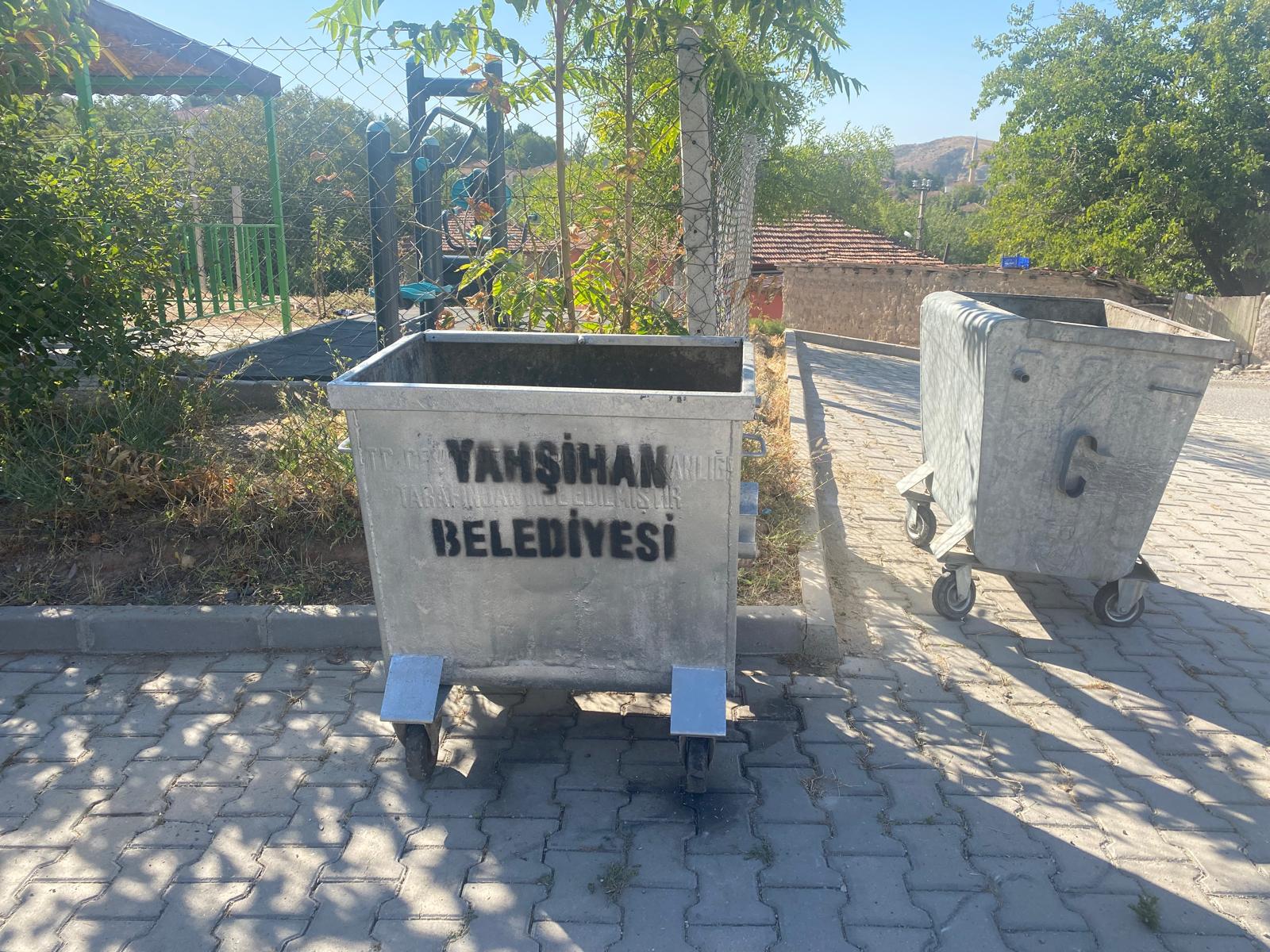 yenilenen-cop-konteynerlerimiz-yerlerini-almaya-devam-ediyor