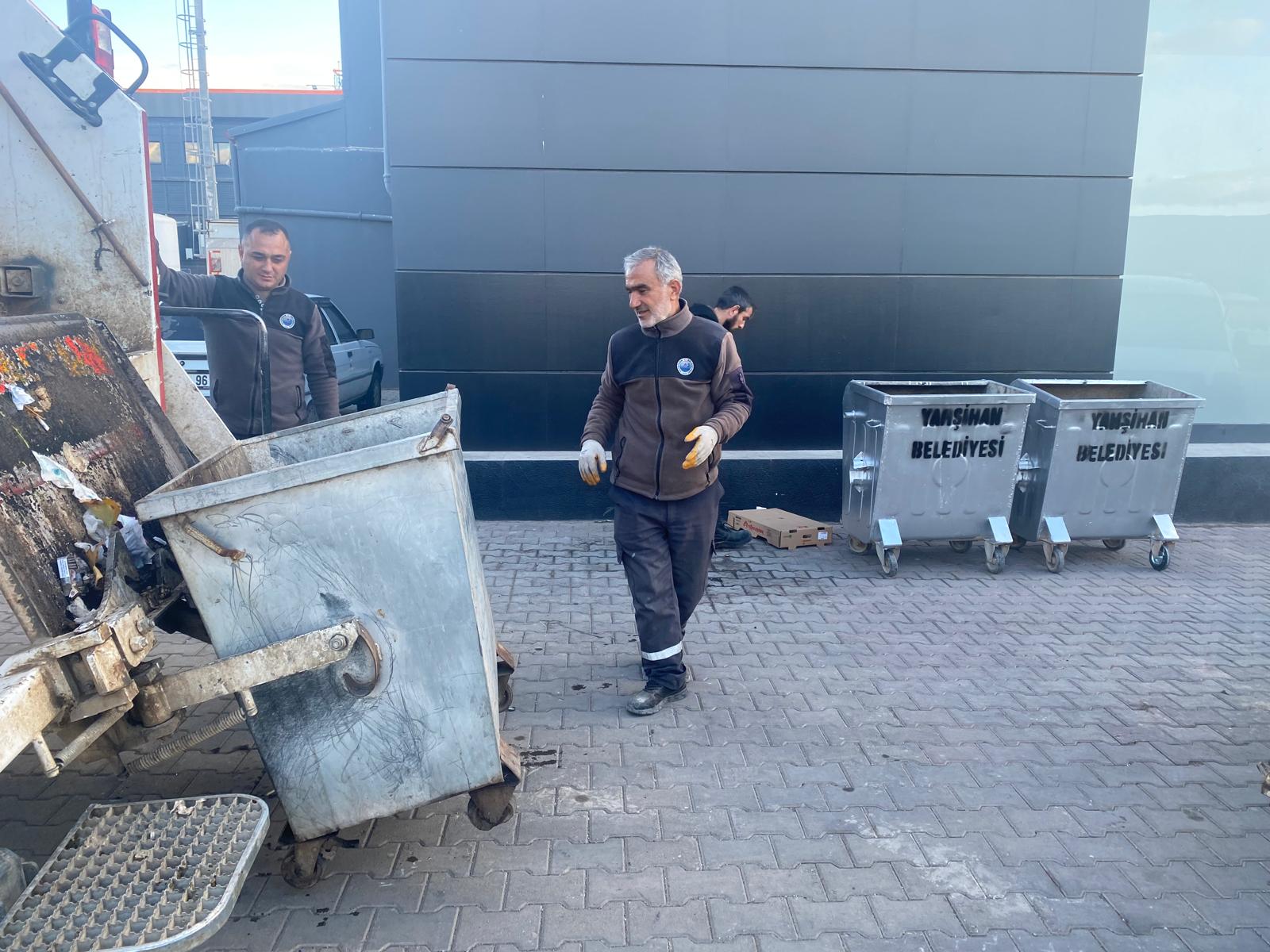 yenilenen-cop-konteynerlerimiz-yerlerini-almaya-devam-ediyor-1