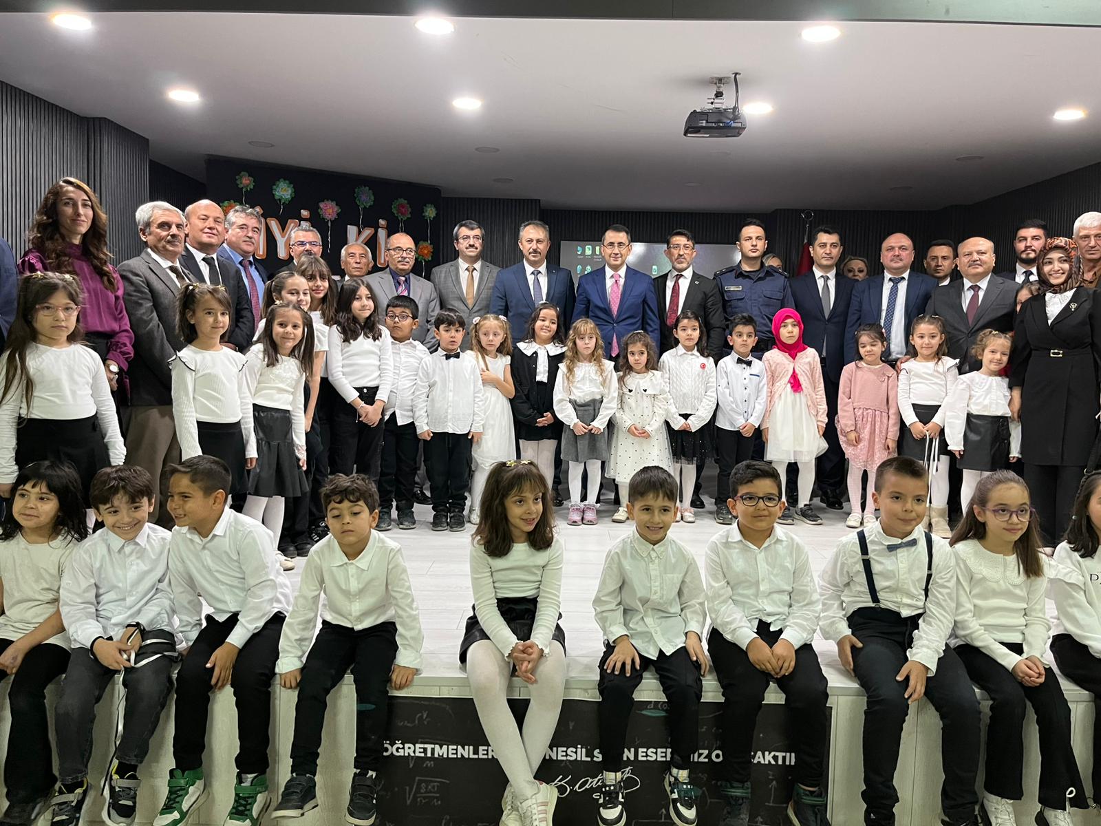 24 KASIM ÖĞRETMENLER GÜNÜNÜZ KUTLU OLSUN