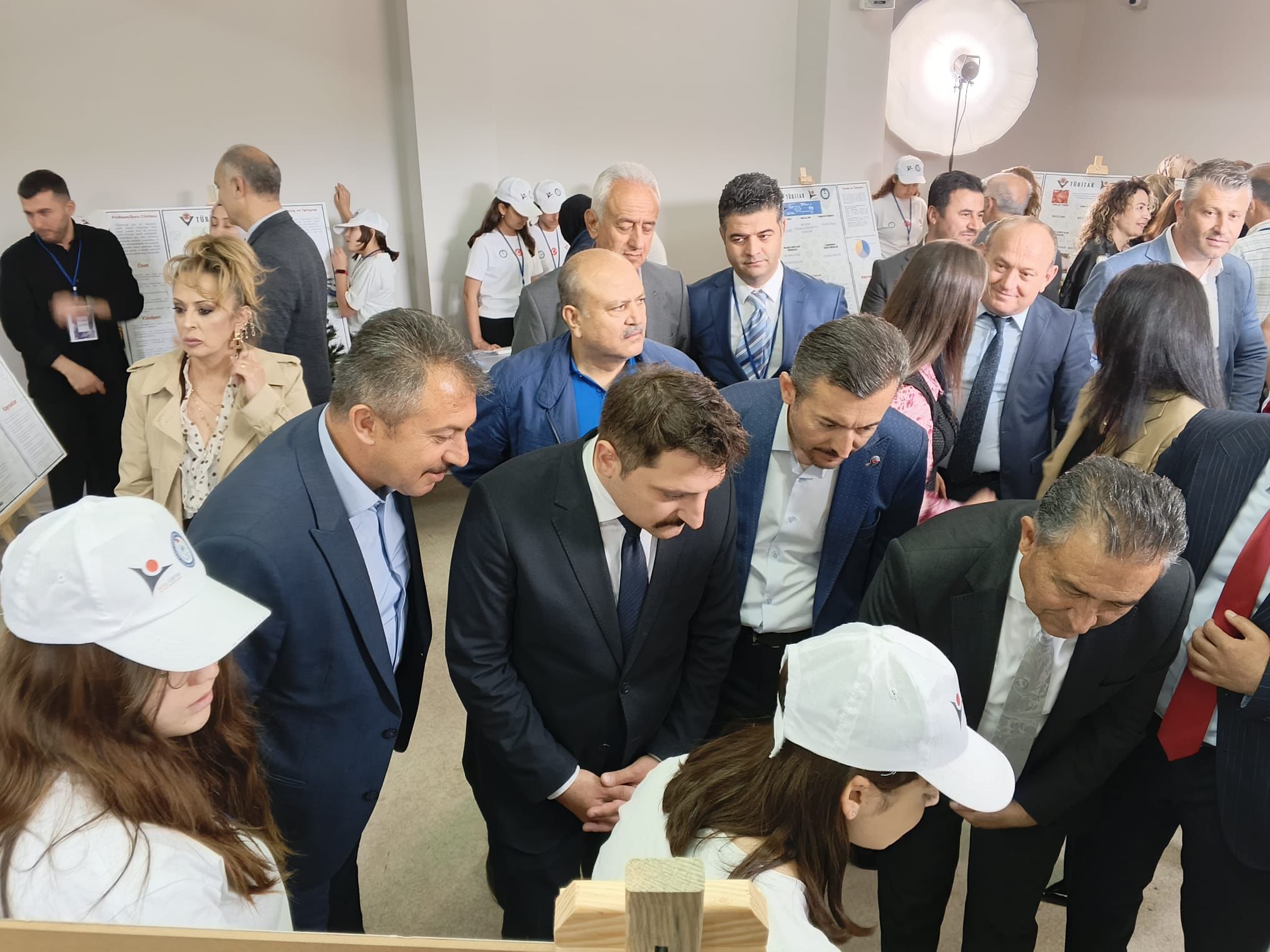 tubitak-bilim-fuari-kapsaminda-sehit-jandarma-er-osman-oden-ortaokulunda-duzenlenen-programa-katilim-sagladik
