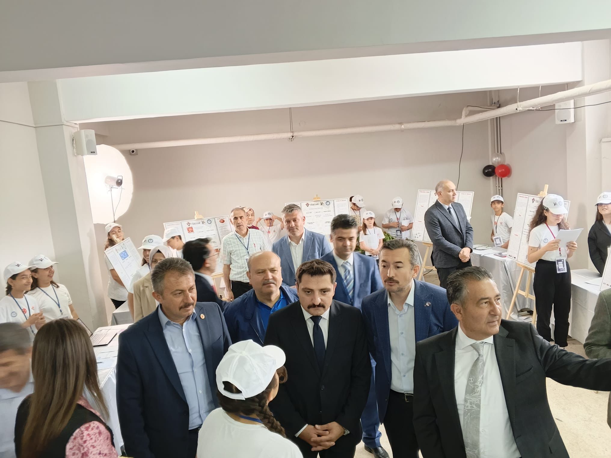 tubitak-bilim-fuari-kapsaminda-sehit-jandarma-er-osman-oden-ortaokulunda-duzenlenen-programa-katilim-sagladik