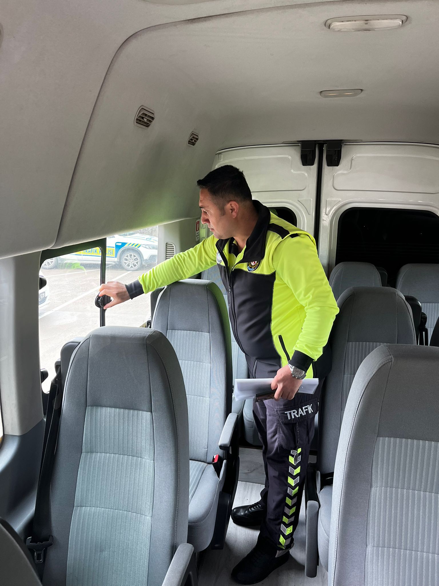trafik-zabita-ekiplerimiz-okul-servislerindeki-denetimleri-surduruyor