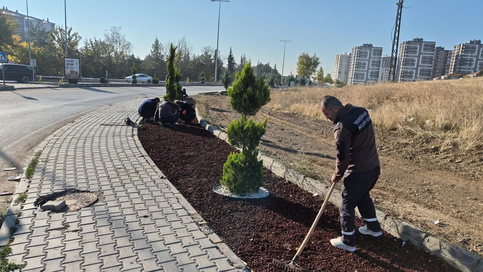 yesil-alanlarimizda-bakim-ve-peyzaj-calismalari-devam-ediyor