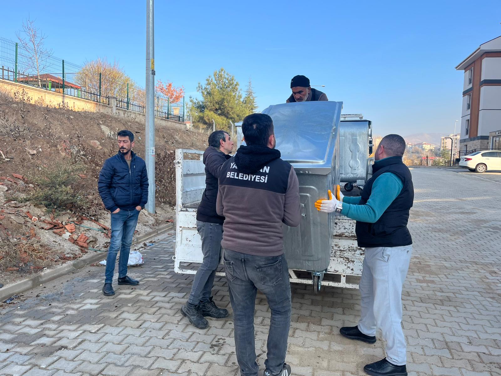 yenilenen-cop-konteynerlerimiz-yerlerini-almaya-devam-ediyor-2