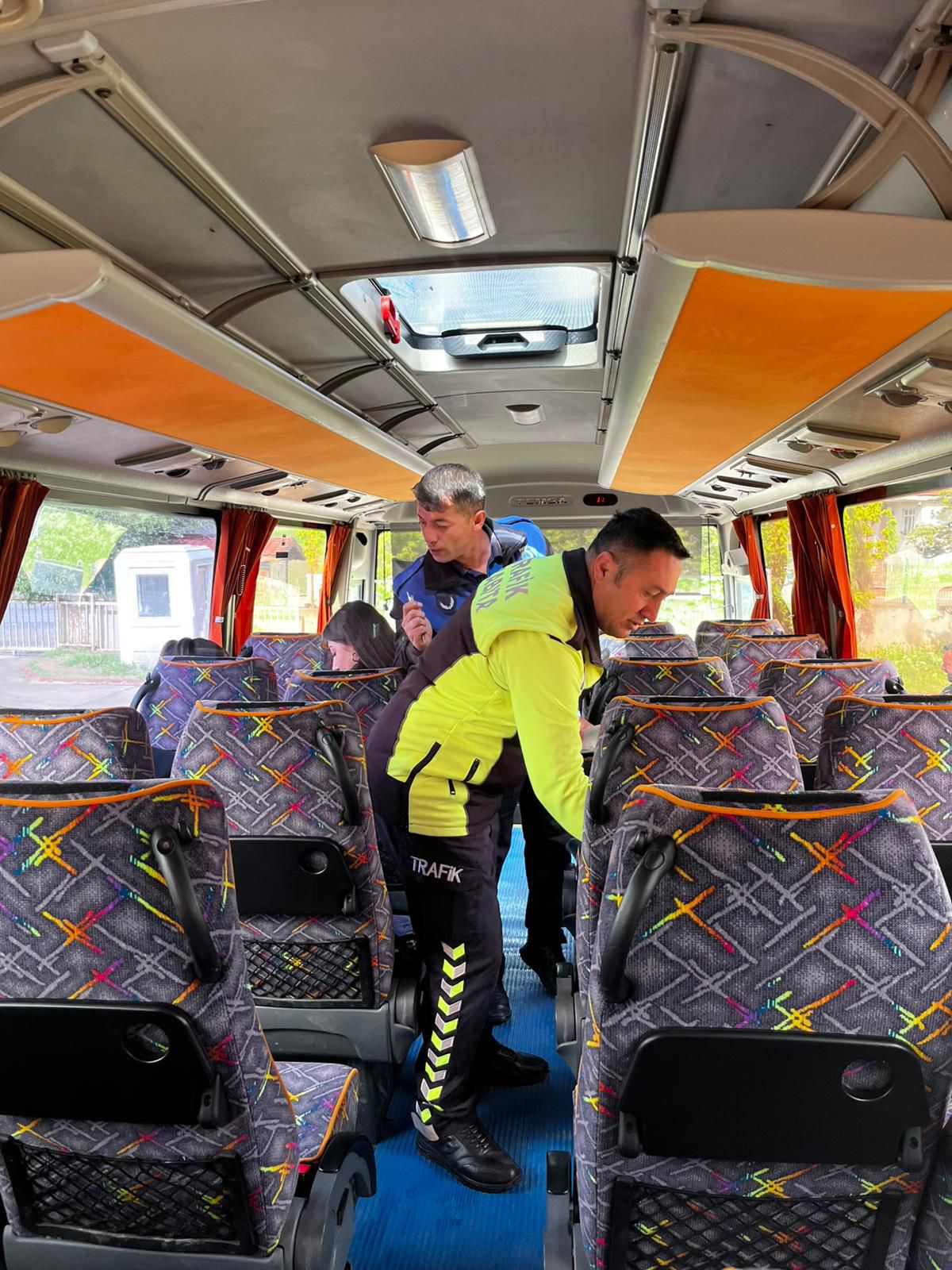 trafik-zabita-ekiplerimiz-okul-servislerindeki-denetimleri-surduruyor