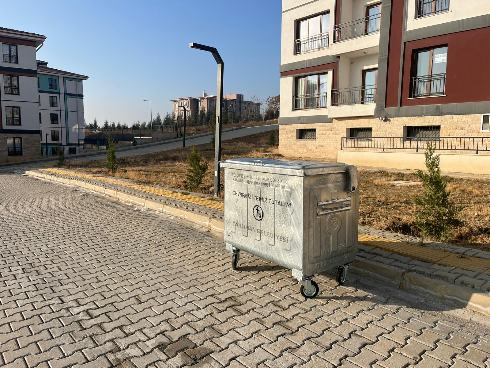 yenilenen-cop-konteynerlerimiz-yerlerini-almaya-devam-ediyor-2