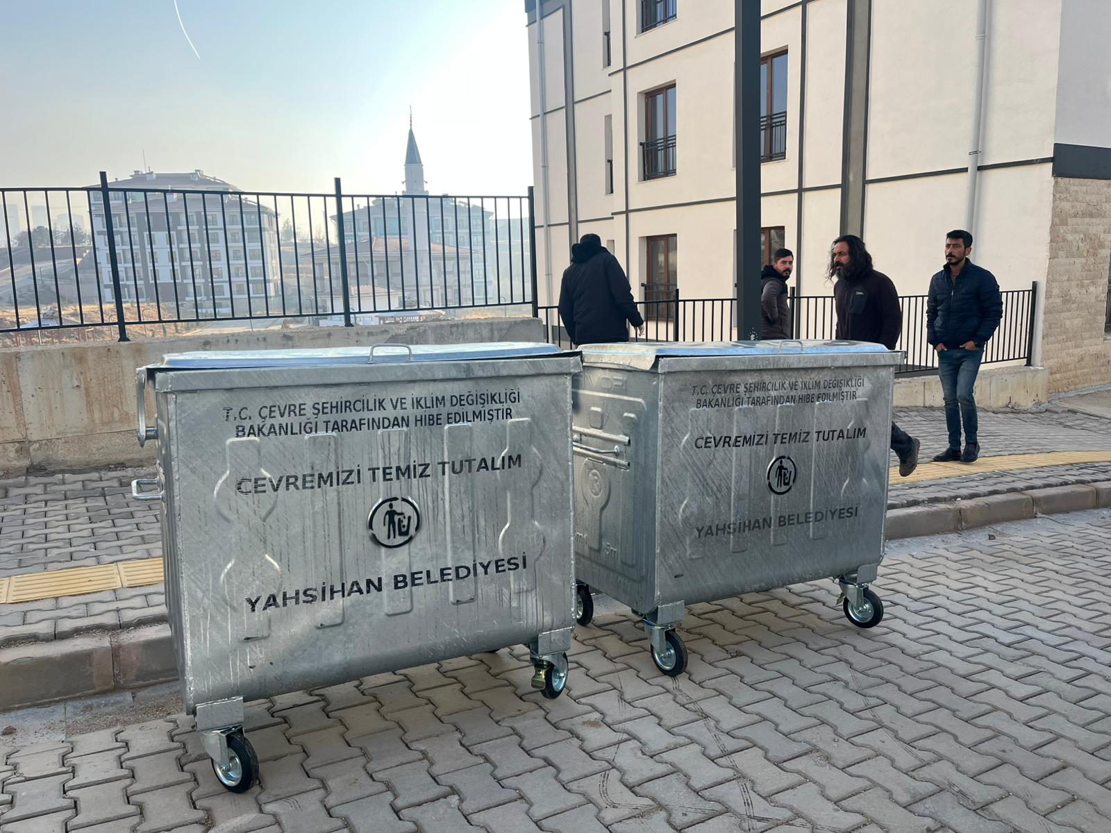 yenilenen-cop-konteynerlerimiz-yerlerini-almaya-devam-ediyor-2